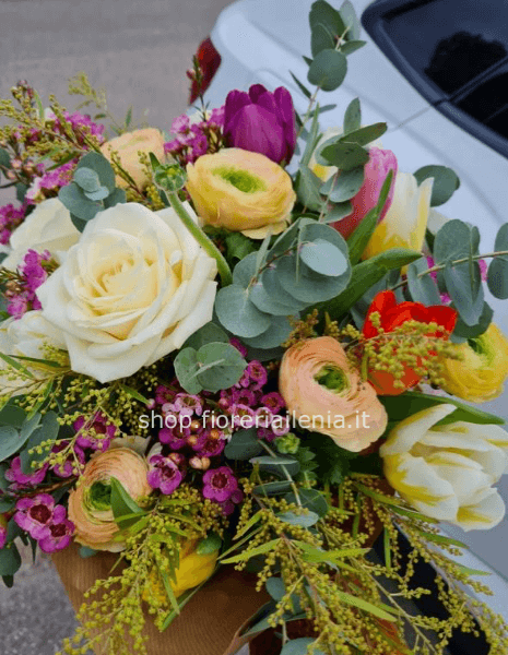 Mazzo di fiori misti primaverili