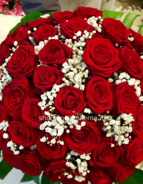 Bouquet rose rosse con gypsophila 2 dozzine di rose rosse