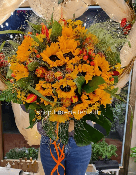 Mazzo di girasoli e fiori misti