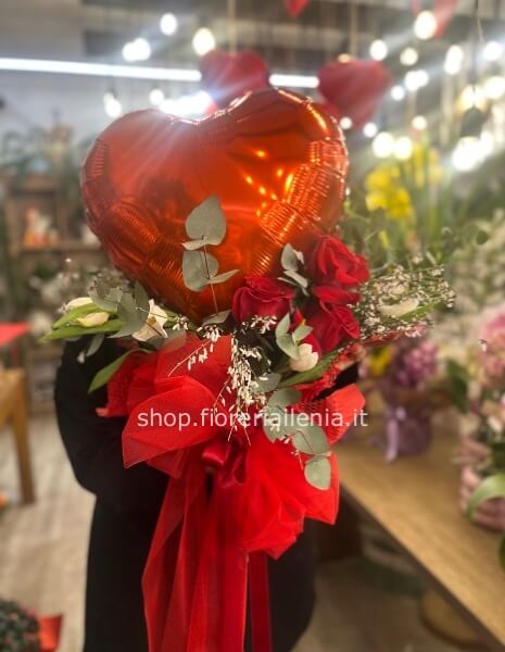 Mazzo con palloncino cuore rosso